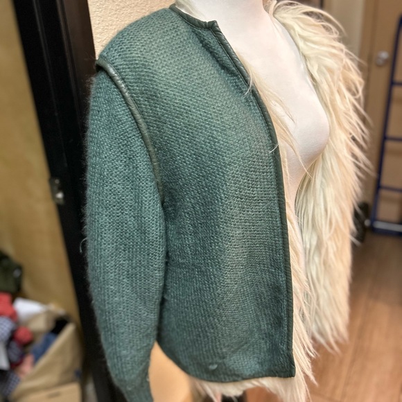 Donna Mizar Knit Sweater or Vest with Reversible Fur Lining - Removable Sleeves! - Picture 3 of 12